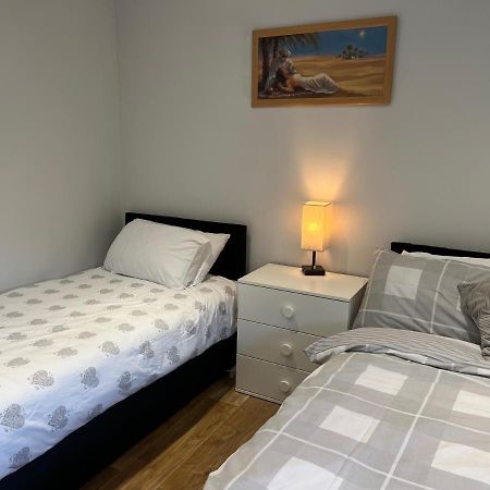 The Grande Residence - Close To Central London & Next To Northfield Tube Station Hanwell 외부 사진