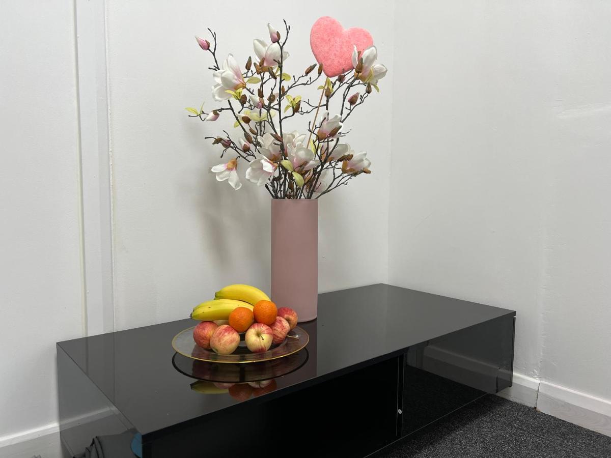 The Grande Residence - Close To Central London & Next To Northfield Tube Station Hanwell 외부 사진